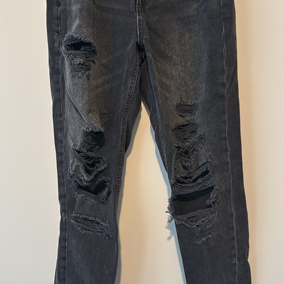 American Eagle Distressed black Mom Jean, Size 0 - Picture 5 of 10